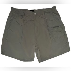 Men Uzzi Amphibious Gear Size XL Green Nylon Cargo Hiking Shorts 6 1/2" inseam